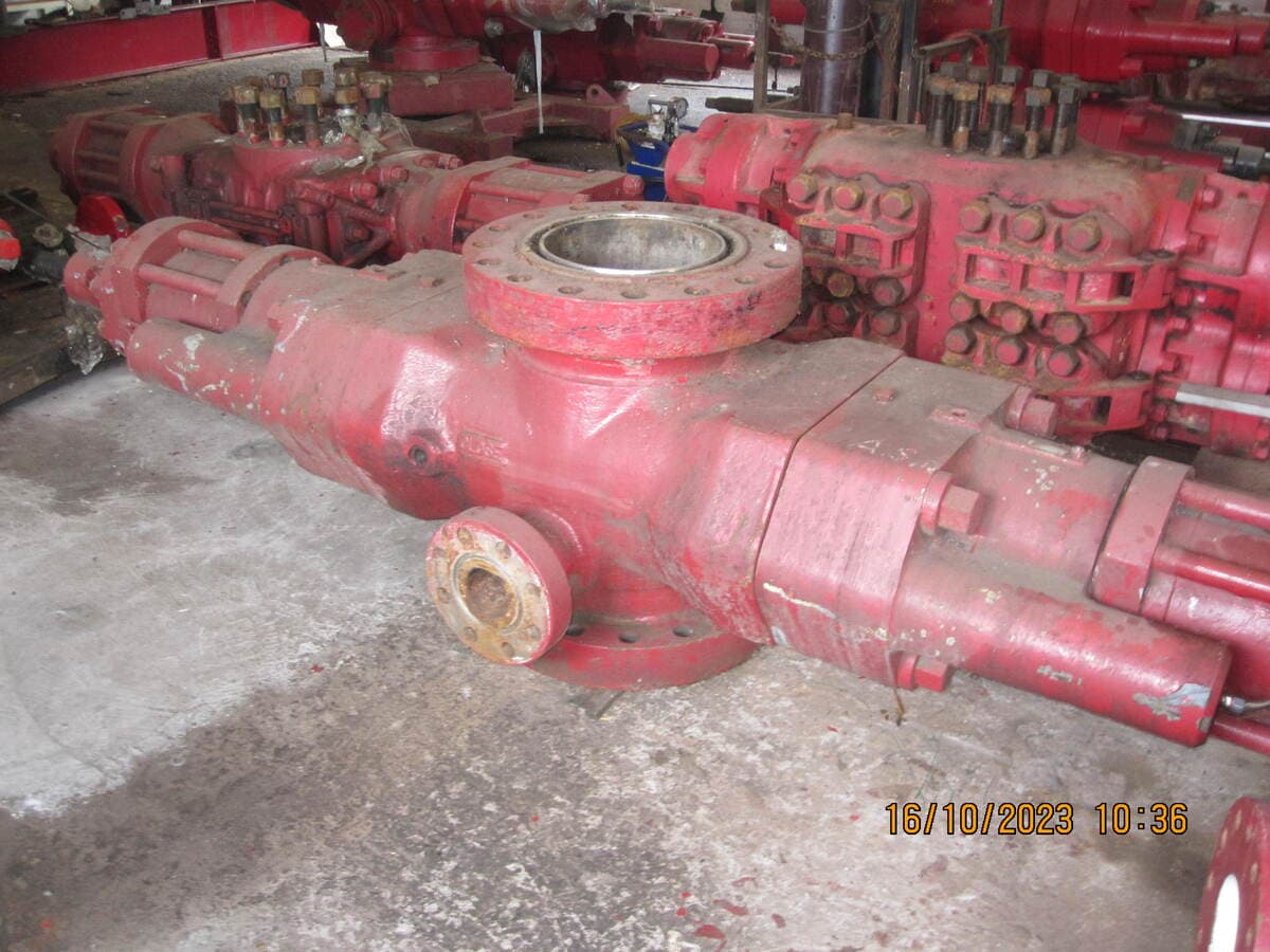 Cameron 13-5/8" U 5K Single Shear Ram BOP