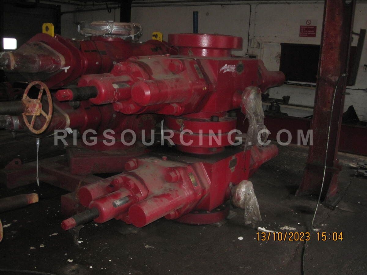 Cameron 13-5/8 5K Type U II BOP rear