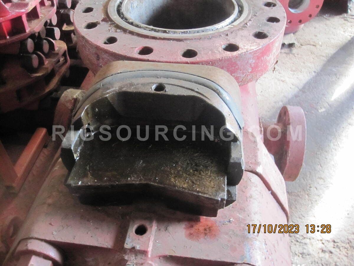 Cameron 13-5/8 Single Shear Ram BOP rear